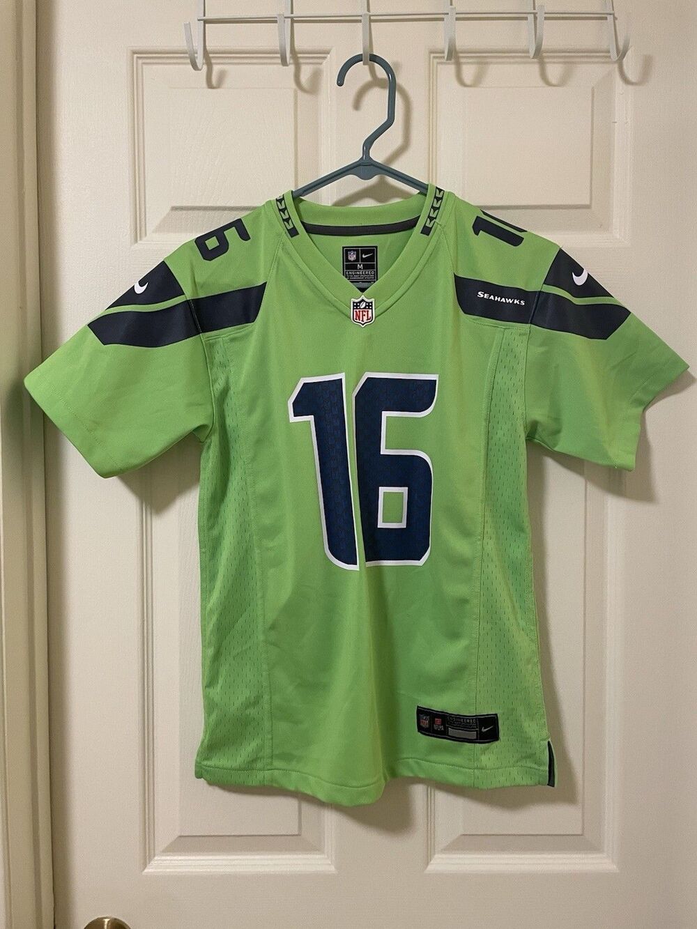 SEATTLE SEAHAWKS #16 TYLER LOCKETT JERSEY COLOR RUSH GREEN WOMENS SIZE M NIKE - Picture 1 of 4